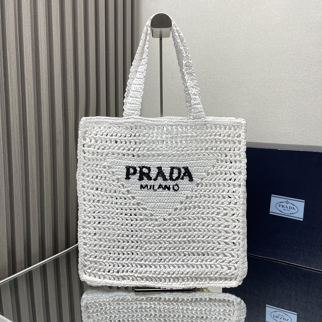 【PRADA 普拉達】Raffia 編織托特包｜純白 × 黑色Logo × 手工鏤空夏日包