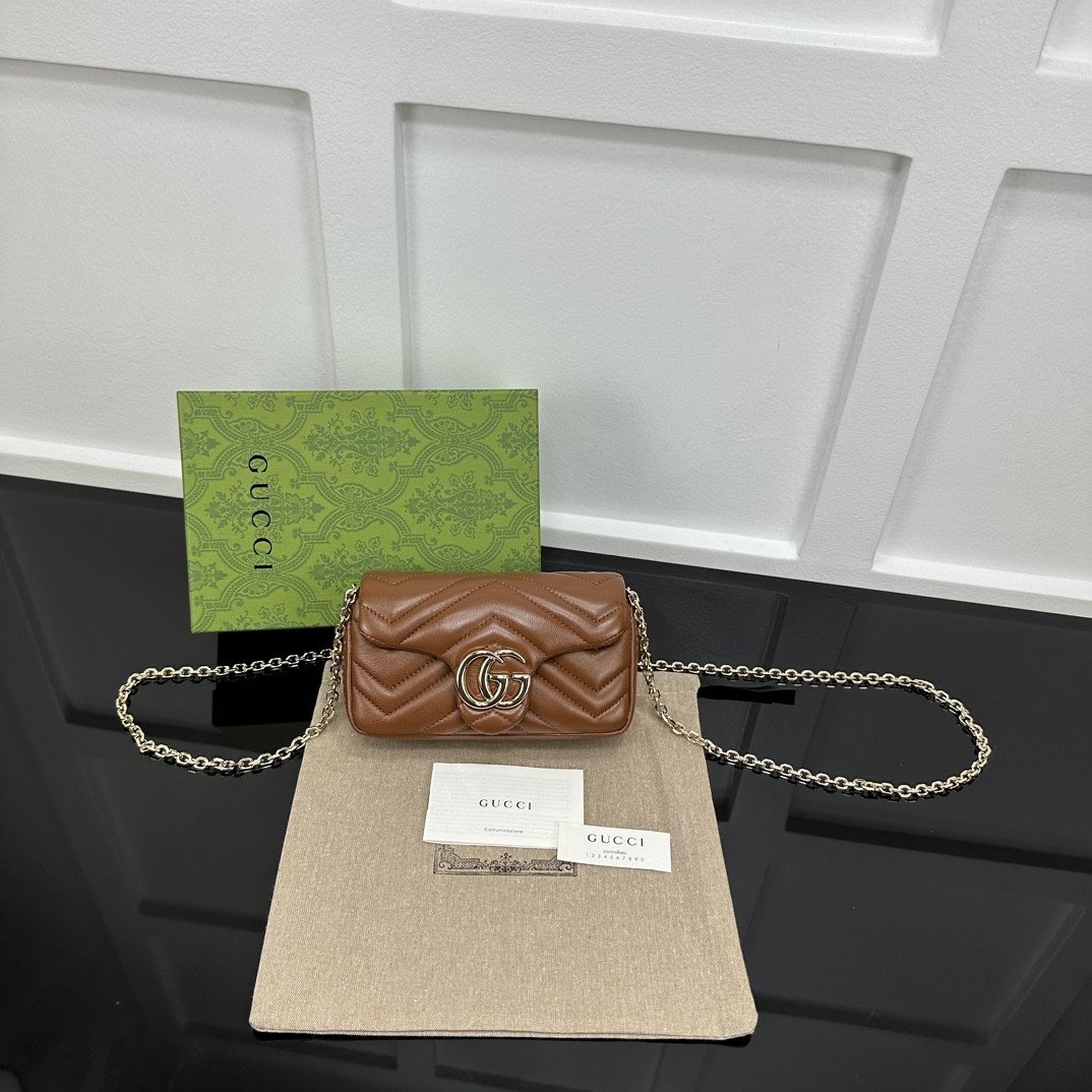 【GUCCI 古馳】GG Marmont 迷你鏈條包｜焦糖棕牛皮 × 雙G金扣 × 小香風鏈條設計