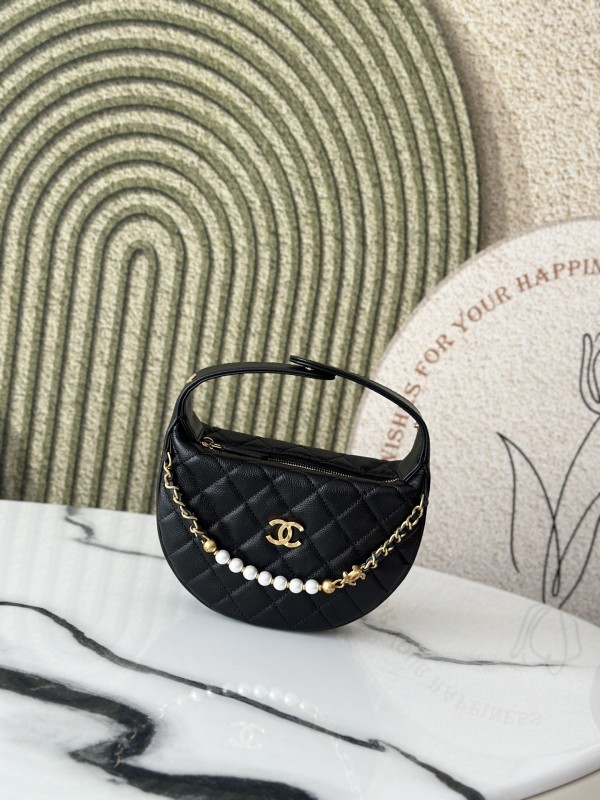 CHANEL 香奈兒 Pearl Crush Half Moon Bag 珍珠半月包（黑金款）