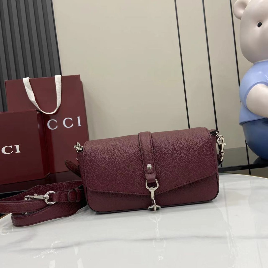GUCCI 25新款附鉤扣開合小型斜背包